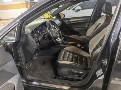 Volkswagen Golf 2020, 120000 км, за 56000 CNY