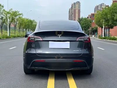 Tesla Model Y 2025, 27000 км, за 175799 CNY - фото 8