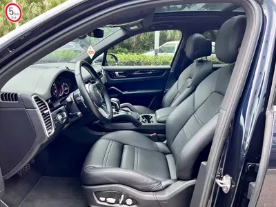 Porsche Cayenne Hybrid 2019, 90000 км, за 328000 CNY