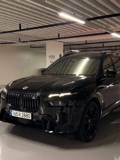 BMW X7 · 2023 год