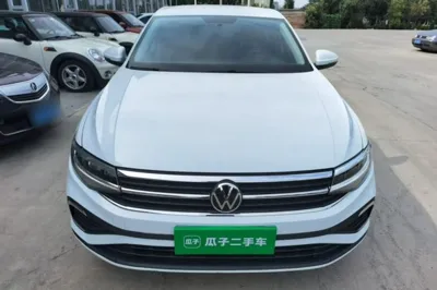 Volkswagen Bora 2023, 83600 км, за 63574.61 CNY