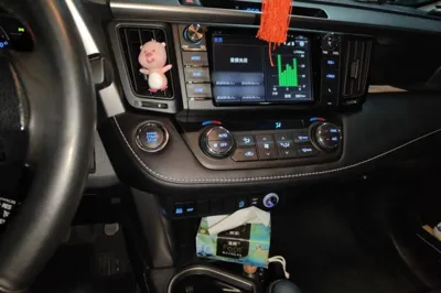 Toyota RAV4 2019, 110900 км, за 99243.55 CNY - фото 12