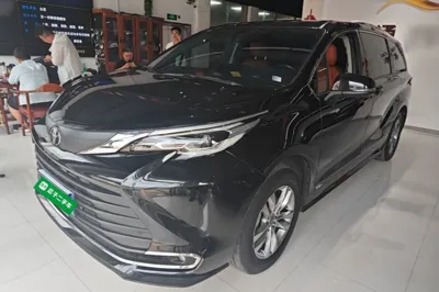Toyota Sienna · 2024 год