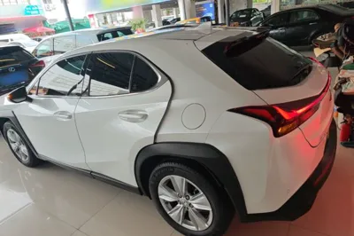 Lexus UX 2022, 100100 км, за 159561.94 CNY