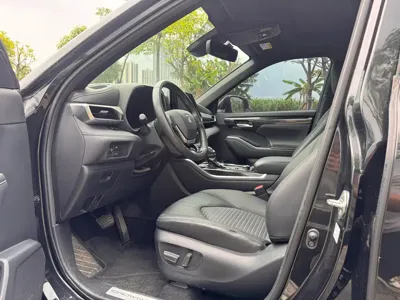 Toyota Crown Kluger 2023, 40000 км, за 198000 CNY