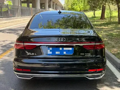 Audi A8 2018, 120000 км, за 232300 CNY