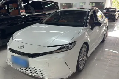 Toyota Camry 2024, 41500 км, за 139622.46 CNY - фото 1