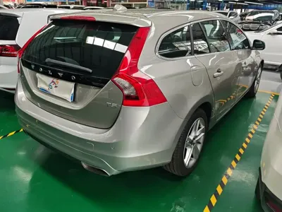 Volvo V60 2017, 77400 км, за 69800 CNY
