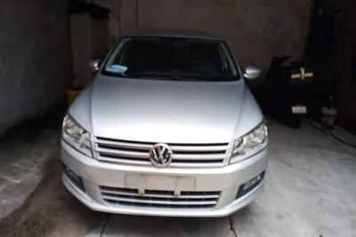 Volkswagen Santana 2015, 109700 км, за 33928.66 CNY