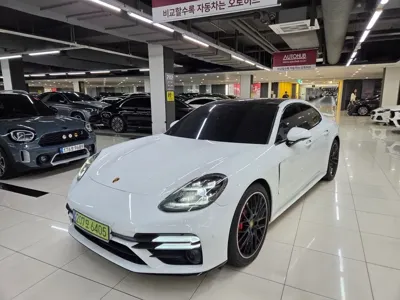 Porsche Panamera · 2020 год
