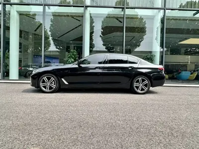 BMW 5 Series 2022, 73000 км, за 205799 CNY