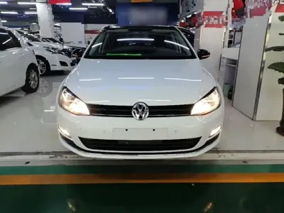 Volkswagen Golf 2017, 103000 км, за 38600 CNY