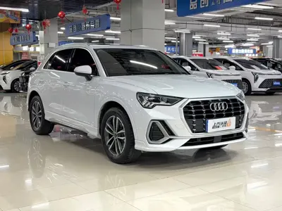 Audi Q3 2022, 32000 км, за 164800 CNY