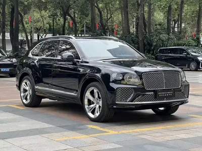 Bentley Bentayga 2021, 18000 км, за 1758000 CNY