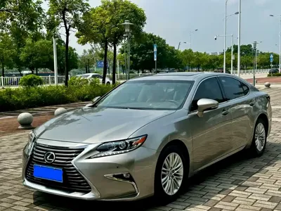 Lexus ES · 2017 год