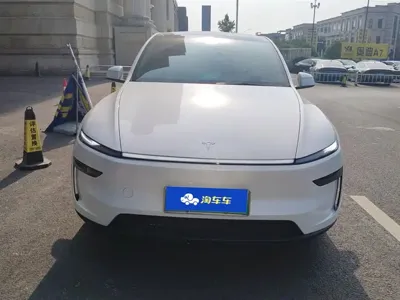 Tesla Model Y 2025, 19200 км, за 218000 CNY