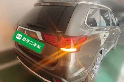 Mitsubishi Outlander 2016, 73700 км, за 54904.74 CNY