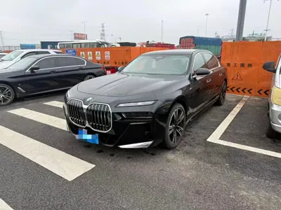 BMW 7 Series 2024, 2500 км, за 569800 CNY - фото 1