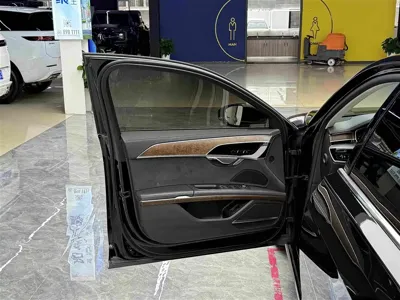 Audi A8 2023, 44700 км, за 478000 CNY - фото 6
