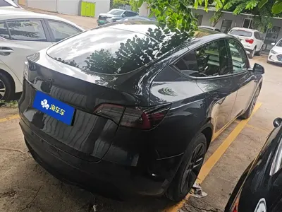 Tesla Model Y 2024, 25700 км, за 184000 CNY