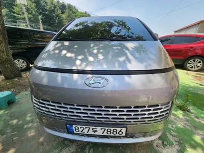 Hyundai Staria · 2023 год