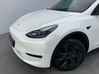 Tesla Model Y 2024, 80000 км, за 169800 CNY - фото 11