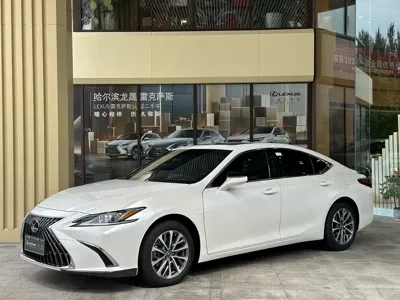 Lexus ES · 2022 год