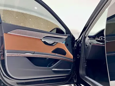 Audi A8 2025, 9000 км, за 700300 CNY - фото 25