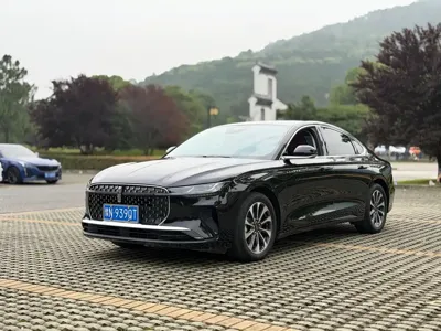 Lincoln Z · 2025 год