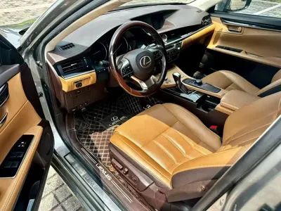 Lexus ES 2017, 150000 км, за 78800 CNY
