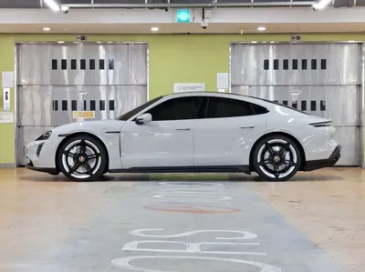 Porsche Taycan 2022, 8700 км, за 148000000 KRW