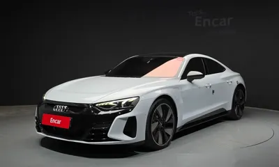 Audi e-tron GT · 2022 год