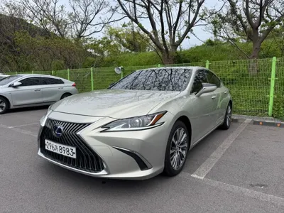 Lexus ES · 2020 год