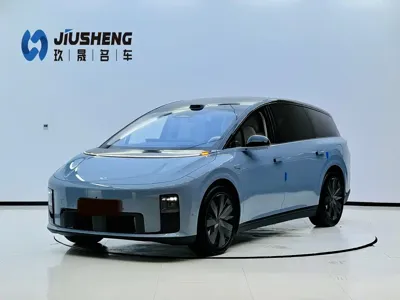 Li Auto 理想i8 · 2025 год