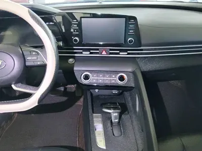 Hyundai Elantra 2023, 28100 км, за 77800 CNY - фото 13
