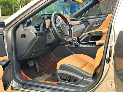 Lexus ES 2024, 50000 км, за 188000 CNY