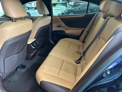 Lexus ES 2021, 20000 км, за 235799 CNY - фото 9
