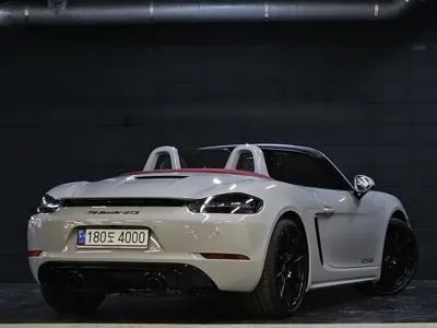 Porsche 718 2023, 12800 км, за 115000000 KRW