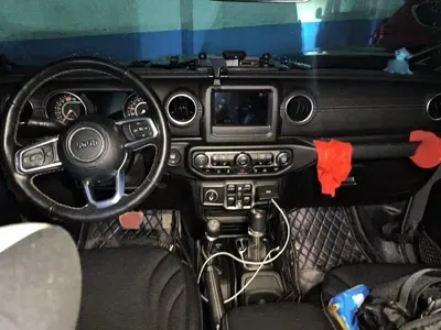 Jeep Wrangler 2021, 67800 км, за 227100 CNY - фото 13