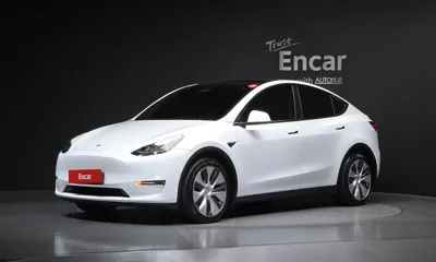 Tesla Model Y · 2022 год