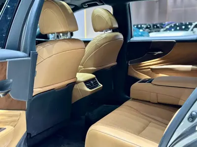 Lexus LS 2022, 30000 км, за 398000 CNY - фото 6