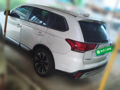 Mitsubishi Outlander 2020, 38200 км, за 61620.29 CNY