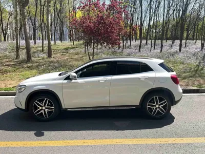 Mercedes-Benz GLA 2015, 137000 км, за 44000 CNY