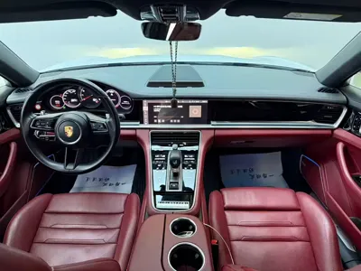 Porsche Panamera 2021, 32000 км, за 588000 CNY