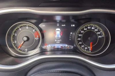 Jeep Cherokee 2017, 92600 км, за 42990.36 CNY - фото 11