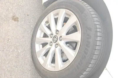 Toyota Camry 2019, 83100 км, за 92138.75 CNY - фото 8