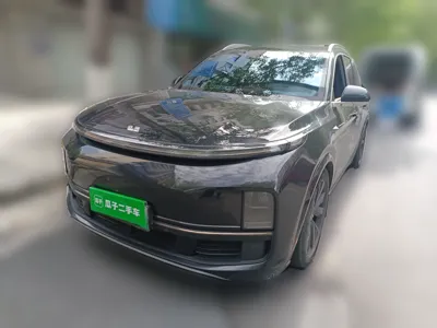 Li Auto L8 · 2023 год