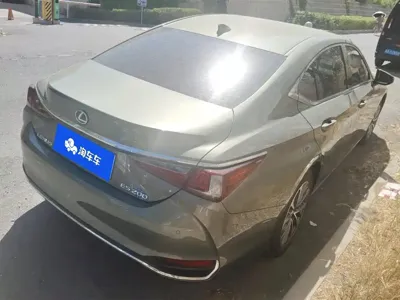 Lexus ES 2024, 6700 км, за 198000 CNY