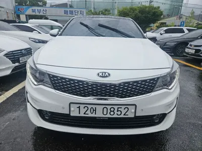 Kia K5 · 2016 год