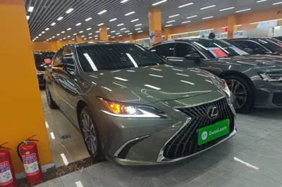 Lexus ES 2022, 33800 км, за 196128.21 CNY